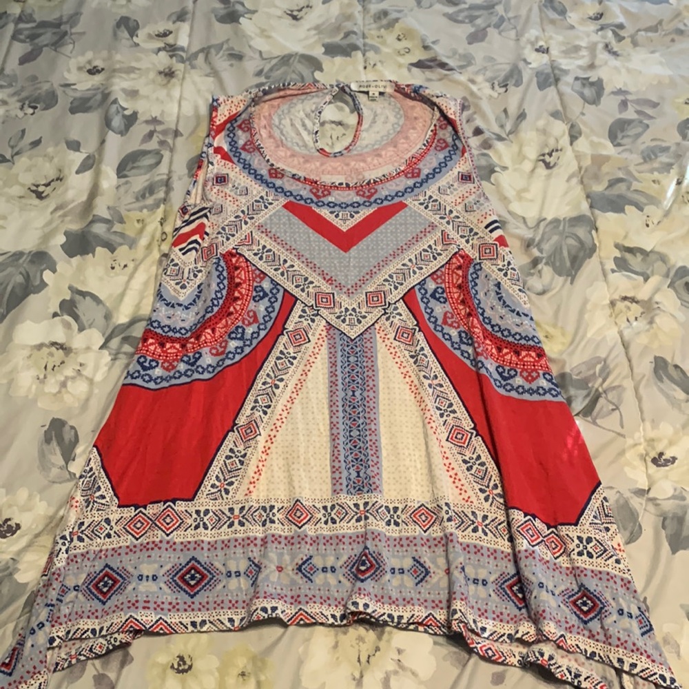 Women’s sleeveless top size medium